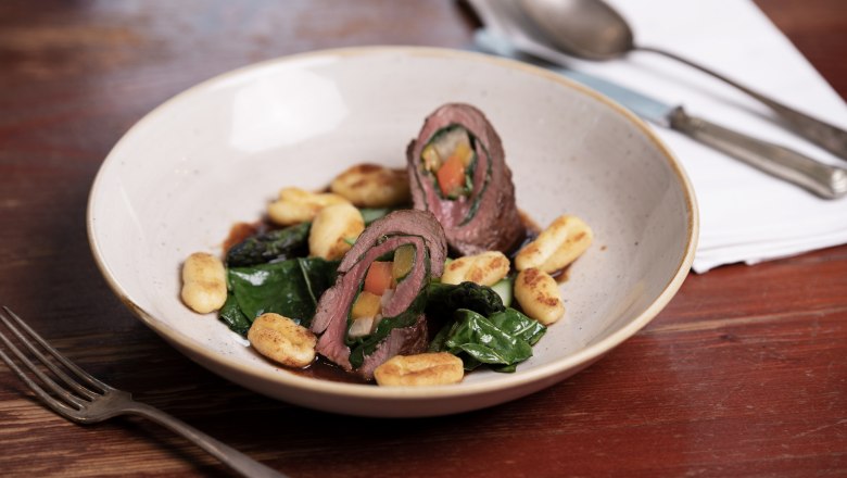 Venison roulade stuffed with chard and root vegetables, © Niederösterreich Werbung/Nadja Büchler Venison roulade stuffed with chard and root vegetables, © Niederösterreich Werbung/Nadja Büchler
