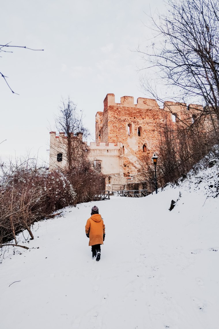 Winterwandern Burgruine Kirchschlag, © Maunzimadame Winterwandern Burgruine Kirchschlag, © Maunzimadame