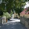 Brücke und Zufahrt zum Schlosseingang, © Deutsch-Ordenshaus Gumpoldskirchen Brücke und Zufahrt zum Schlosseingang, © Deutsch-Ordenshaus Gumpoldskirchen