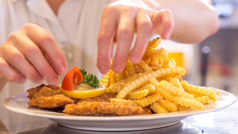 Wiener schnitzel with fries, © Foto Weidinger Wiener schnitzel with fries, © Foto Weidinger