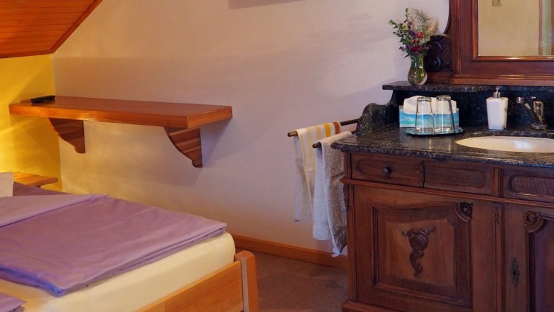 room-evening-sun-washbasin, © ferienwohnung wiesmüller room-evening-sun-washbasin, © ferienwohnung wiesmüller