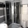 Koupelna s sprchou, © bed and pool Koupelna s sprchou, © bed and pool