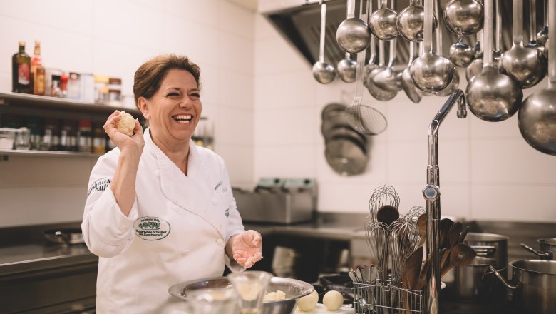 Inn cuisine with Waldviertel carp topping, © Niederösterreich Werbung/Mara Hohla Inn cuisine with Waldviertel carp topping, © Niederösterreich Werbung/Mara Hohla