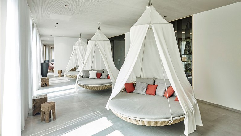 Steigenberger Krems, Hanging Chairs, © Steigenberger Hotel and Spa, Gregor Titze Steigenberger Krems, Hanging Chairs, © Steigenberger Hotel and Spa, Gregor Titze