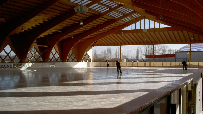 Covered artificial ice rink, © Kunsteisbahn Traiskirchen Covered artificial ice rink, © Kunsteisbahn Traiskirchen