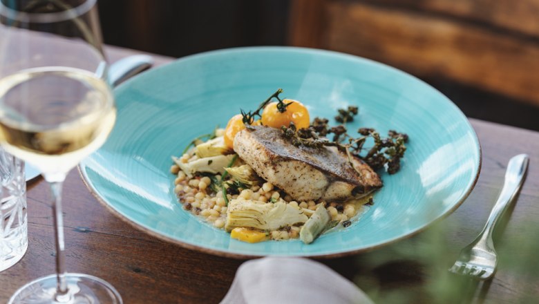 Fried Arctic char, 3 kinds of Marchfeld asparagus, © Niederösterreich Werbung/Michael Reidinger Fried Arctic char, 3 kinds of Marchfeld asparagus, © Niederösterreich Werbung/Michael Reidinger