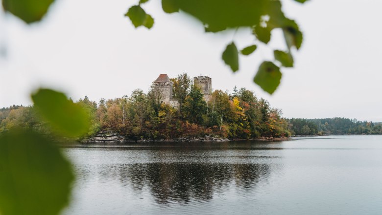 Ottenstein reservoir - view of the Lichtenfels ruins, © Line Sulzbacher Ottenstein reservoir - view of the Lichtenfels ruins, © Line Sulzbacher
