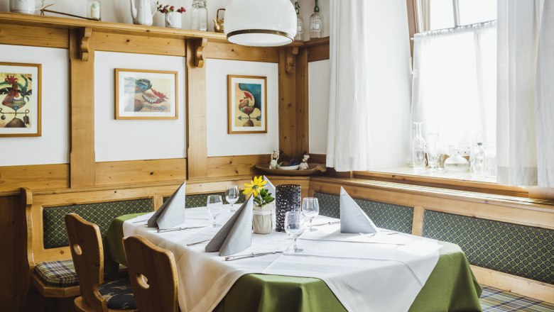 Salonek se stolem pro štamgasty, © Niederösterreich Werbung/David Schreiber Salonek se stolem pro štamgasty, © Niederösterreich Werbung/David Schreiber