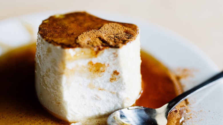 Culinary journey, sheep's cheese and cream cheese croissant with cinnamon, forest honey and walnuts, Althammerhof, Semmering, Vienna Alps, © Niederösterreich Werbung/Mara Hohla Herunterladen Culinary journey, sheep's cheese and cream cheese croissant with cinnamon, forest honey and walnuts, Althammerhof, Semmering, Vienna Alps, © Niederösterreich Werbung/Mara Hohla Herunterladen