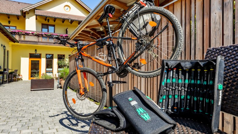 Cycling host Hotel Post-Hönigwirt, © Wiener Alpen/Martin Fülöp Cycling host Hotel Post-Hönigwirt, © Wiener Alpen/Martin Fülöp