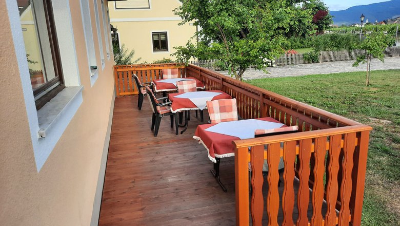 Breakfast terrace, © Elfriede Schmelz Breakfast terrace, © Elfriede Schmelz