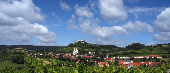 Vinařská cesta Veltlinerland: Stezka 3 sester od uličky k uličce, © Weinviertel Tourismus/Seymann Vinařská cesta Veltlinerland: Stezka 3 sester od uličky k uličce, © Weinviertel Tourismus/Seymann