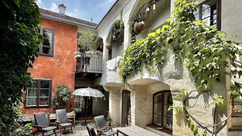 Inner courtyard tea room, © August Lechner Inner courtyard tea room, © August Lechner