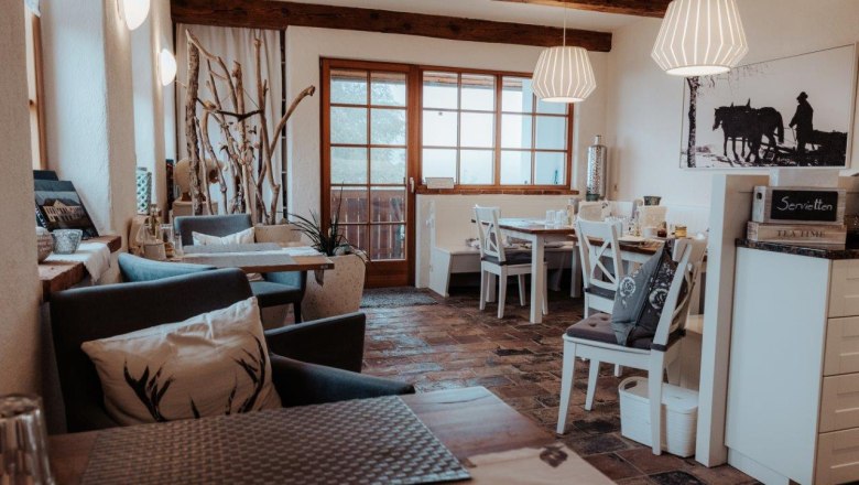 breakfast-room-at-country-house-aigner, © Moststraße, Daniel Schalhas breakfast-room-at-country-house-aigner, © Moststraße, Daniel Schalhas