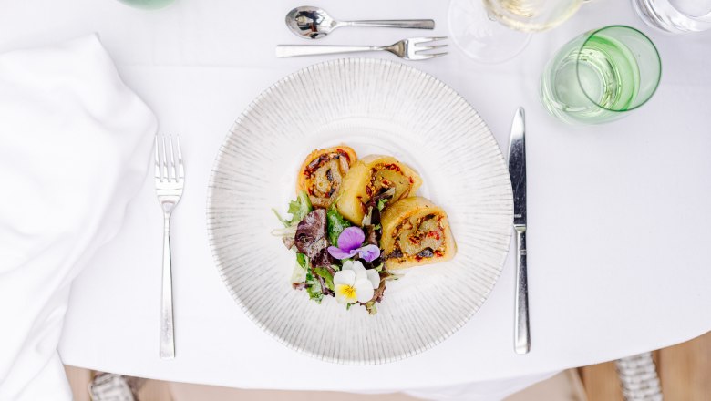 Gefüllte Erdäpfelroulade, © Niederösterreich Werbung/Mara Hohla Gefüllte Erdäpfelroulade, © Niederösterreich Werbung/Mara Hohla