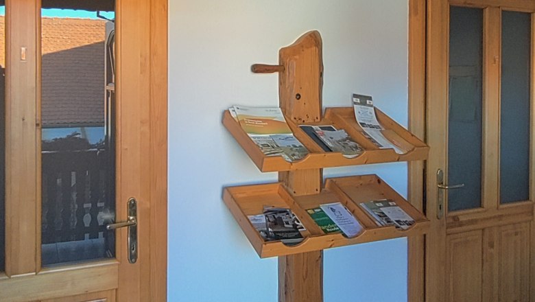 Large selection of brochures, © Arkadenhof Schneider Large selection of brochures, © Arkadenhof Schneider