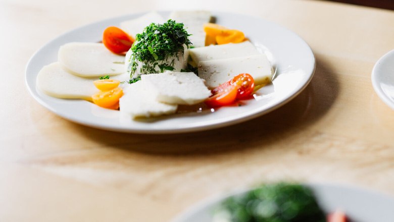 Culinary journey, sheep's cheese, Althammerhof, Semmering, Vienna Alps, © Niederösterreich Werbung/Mara Hohla Herunterladen Culinary journey, sheep's cheese, Althammerhof, Semmering, Vienna Alps, © Niederösterreich Werbung/Mara Hohla Herunterladen