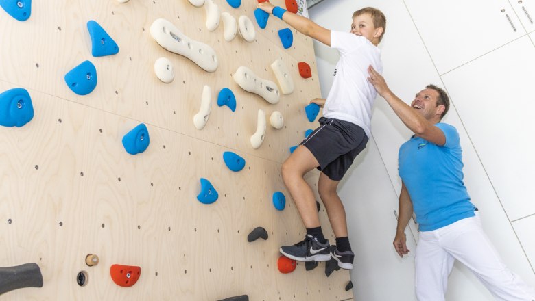 Climbing wall for beginners and advanced climbers, © Emotion Therapiezentrum GmbH Climbing wall for beginners and advanced climbers, © Emotion Therapiezentrum GmbH