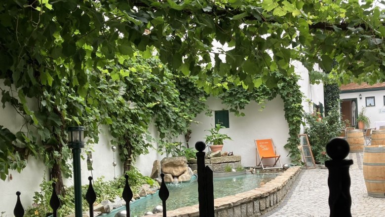 Beautiful inner courtyard, © Weingut Ruttenstock Beautiful inner courtyard, © Weingut Ruttenstock