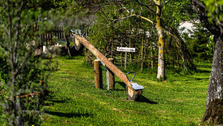 Seesaw at the playground, © Einkehrhof Poggau Seesaw at the playground, © Einkehrhof Poggau