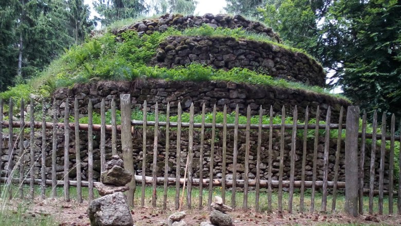 Stone pyramid approx. 3 km away, © ferienwohnung wiesmüller Stone pyramid approx. 3 km away, © ferienwohnung wiesmüller
