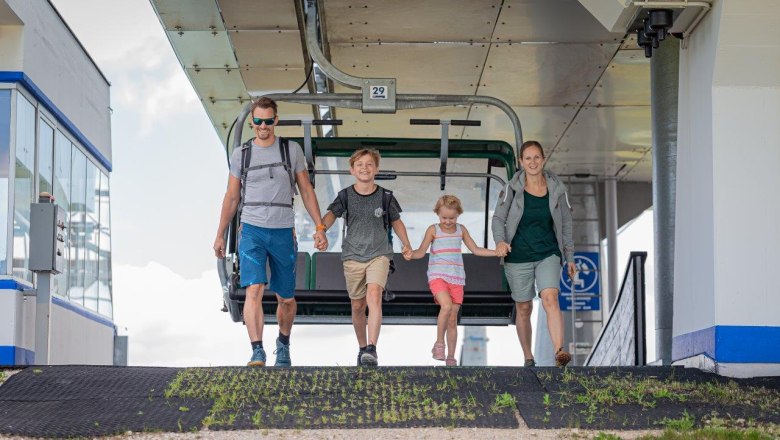 Comfortably to the summit with the four-seater chairlift, © Ludwig Fahrnberger Comfortably to the summit with the four-seater chairlift, © Ludwig Fahrnberger