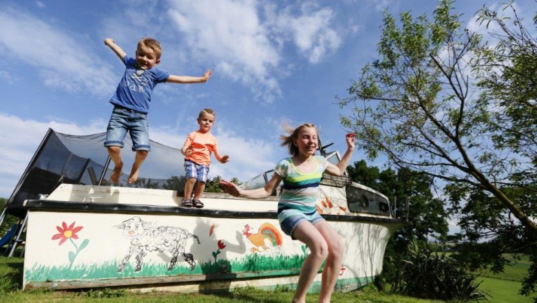 kerndlerhof_ship_children_-black_kingdom, © Schwarz-König kerndlerhof_ship_children_-black_kingdom, © Schwarz-König