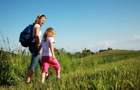 Wanderin mit Kind, &copy; Mostviertel Tourismus/Weinfranz.at