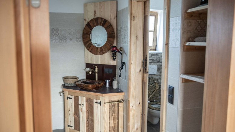 Bathroom washbasin, © Erlebnishof Strasser, Fotografin Sabine Strasser
