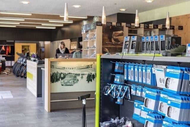 Obchod s př&iacute;slu&scaron;enstv&iacute;m pro j&iacute;zdn&iacute; kola ANKA, &copy; Ludwig Fahrnberger