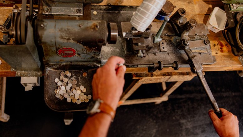 Mother-of-pearl processing, © Waldviertel Tourismus / Matthias Streibel