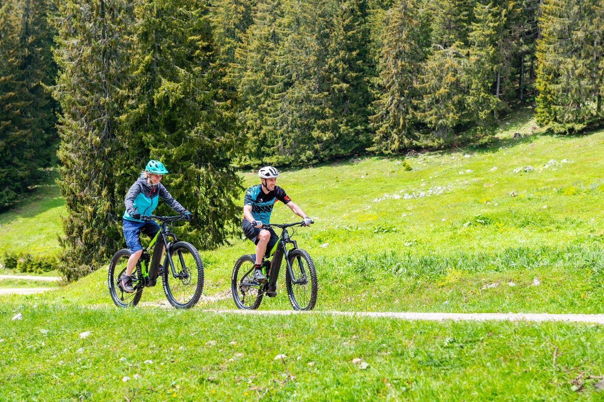 Výlet na e-kole po alpských pastvinách na Kitzhütte a Siebenhütten-Alm