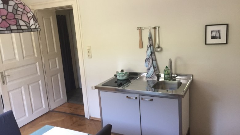 Small cooking area with fridge in the former train attendant's apartment, © M. Schorn