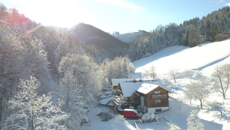 biohof-lueg-in-winter, © zVg Fam. Fallmann