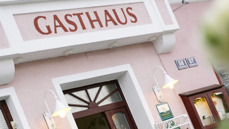 Gasthaus mit Gästehaus, © Familie Bsteh