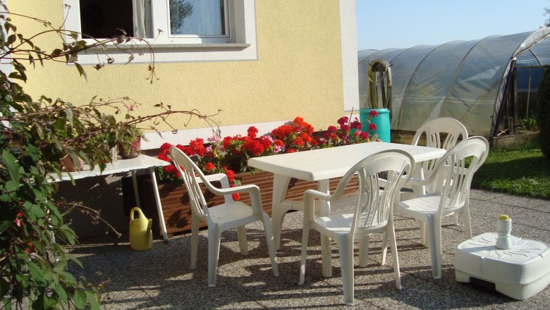 Outdoor seating, &copy; Fam. Sommer-Leitner