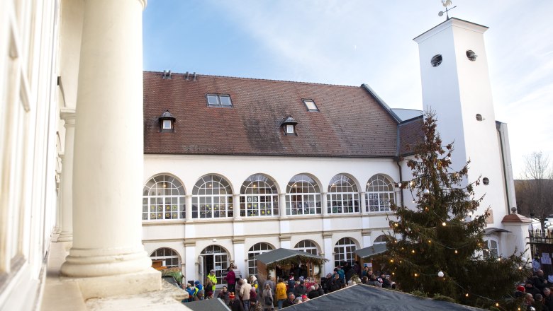 Advent_Katzelsdorf_Schloss_au&szlig;en(c)Wiener Alpen, Stefanie Reisenbauer, &copy; Wiener Alpen/Stefanie Reisenbauer
