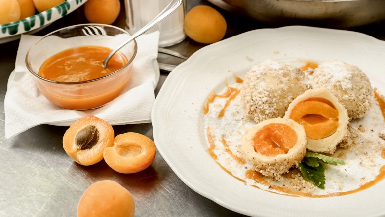 Apricot dumplings in Lilli's apricot garden, © Rita Newman