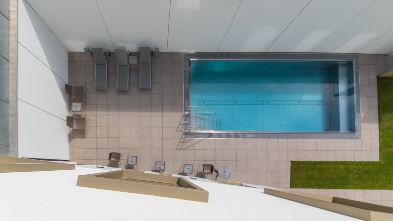Exterior view of the pool, © Klinglhuber