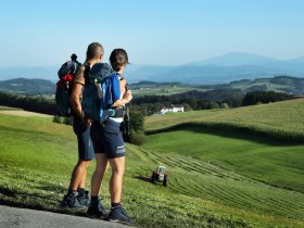 Pilgerinnen am Weg, © weinfranz.at