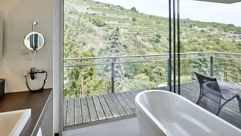Steigenberger Krems vineyard suite, bathroom, © Steigenberger Hotel and Spa, Gregor Titze