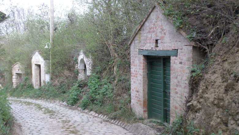 Oberkreuzstetten wine cellar lane, © Manfred Mayer