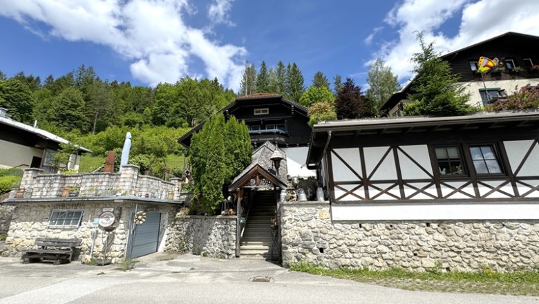 Access to the stone-built vacation home., © Haus Anton