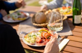 beim Heurigen, &copy; Wachau-Nibelungengau-Kremstal