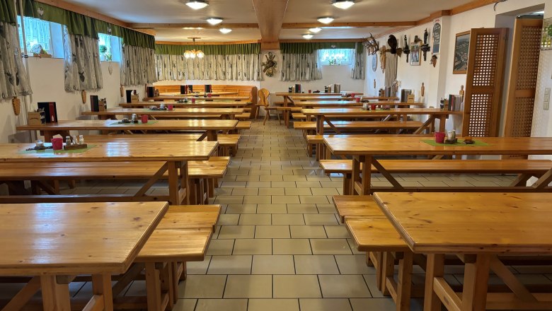 Pohled do interi&eacute;ru heurigera Berger v Atzenbruggu, &copy; Heuriger Fam. Berger