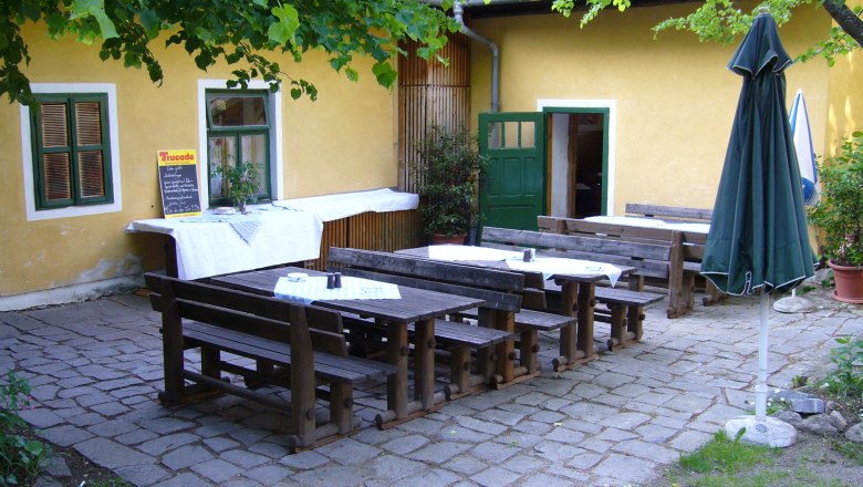Inner courtyard of Gasthaus Perzy, © Gemeinde Haugschlag