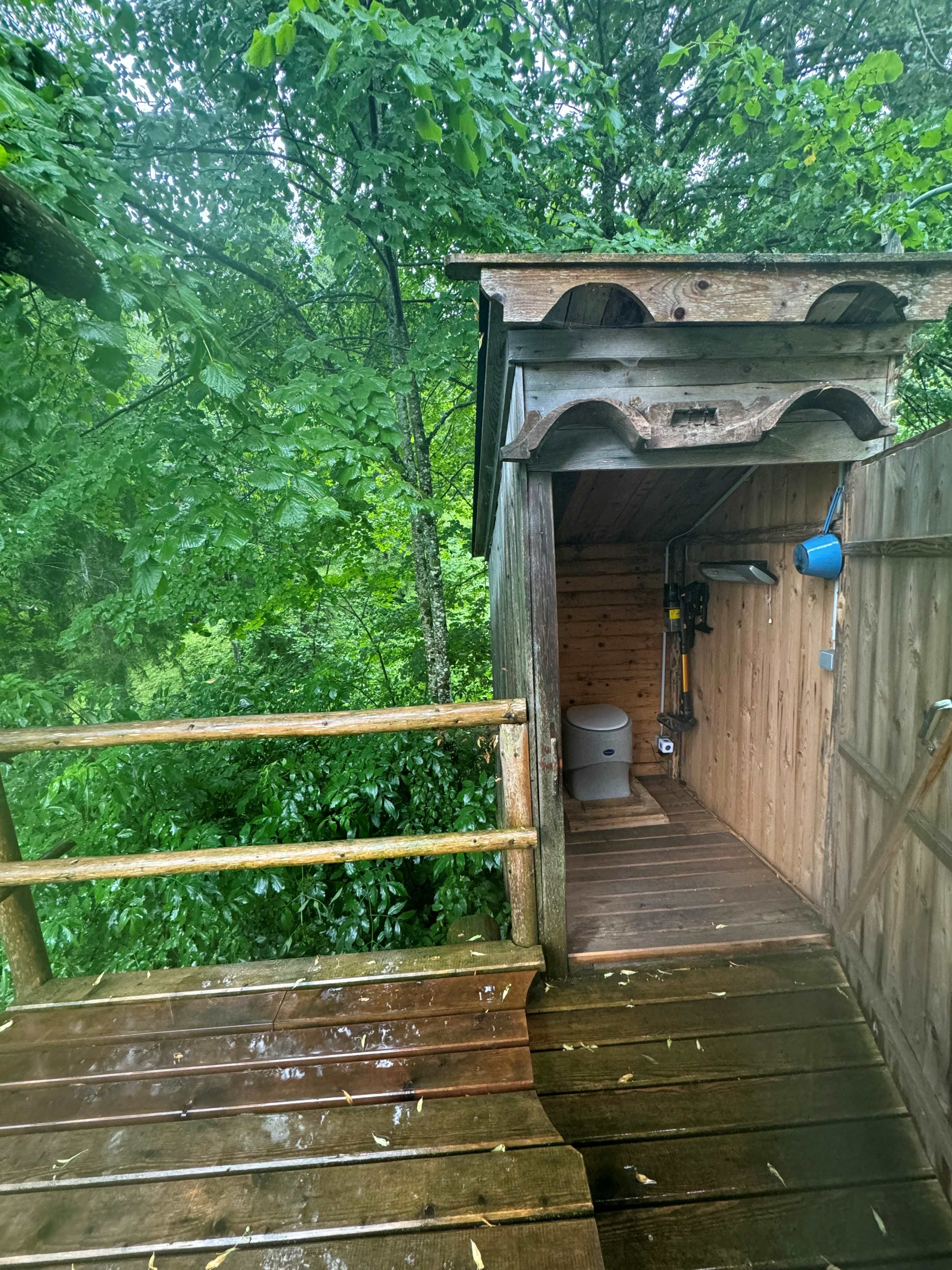 Suchá separační toaleta na chatě Holzknechthütte