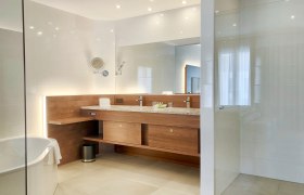 Junior Suite bathroom, © Schlosspark Mauerbach