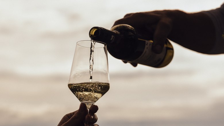 Enjoy the wine, © Weinviertel Tourismus / Sophie Menegaldo