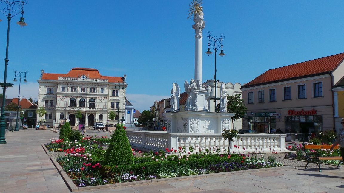 Morový sloup na hlavním náměstí v Tullnu